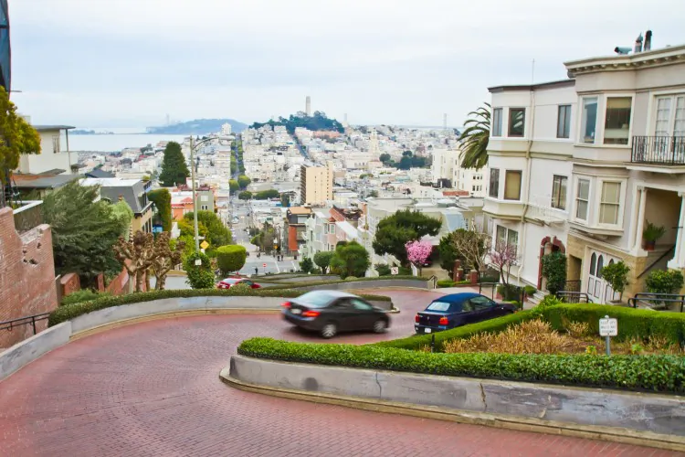 The San Francisco suburb of Russian Hill is one of the top rental markets identified in 2011. Photo taken at the intersection of Hyde and Lombard, the latter being 'the crookedest street in the world.' (Jan Jekielek/The Epoch Times)