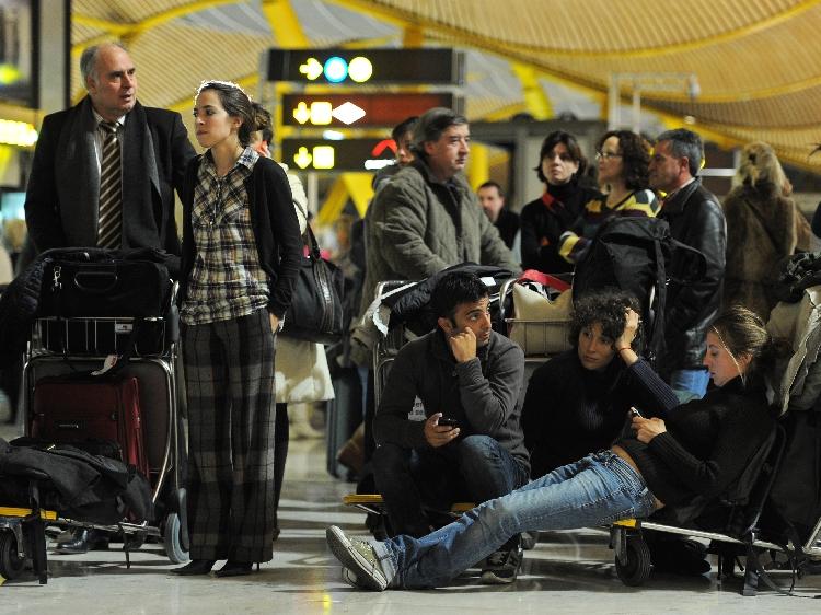 Passengers wait at Barajas airport on December 3, 2010 in Madrid, Spain. A massive walk out by air traffic controllers on the eve of a holiday has caused flight problems all over Spain. (Jasper Juinen/Getty Images) Passengers wait at Barajas airport on December 3, 2010 in Madrid, Spain. A massive walk out by air traffic controllers on the eve of a holiday has caused flight problems all over Spain. (Jasper Juinen/Getty Images)