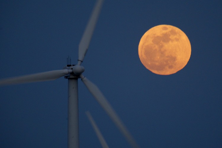 Moon Appears Bigger And Brighter, As Its Closer To Earth Than Normal Epoch Times Photo