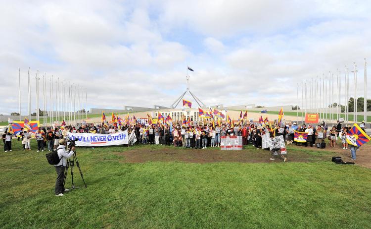 Hundreds join a pro-Tibet rally outside Parliament House in Canberra on March 10, 2009. (Torsten Blackwood/AFP/Getty Images) Hundreds join a pro-Tibet rally outside Parliament House in Canberra on March 10, 2009. (Torsten Blackwood/AFP/Getty Images)