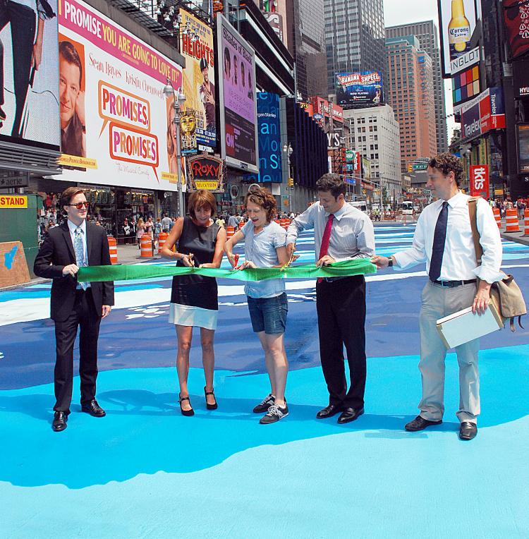 Transportation Commissioner Janette Sadik-Khan (2nd from L), artist Molly Dilworth (C), and Times Square Alliance President Tim Tompkins (2nd from R) cut the ribbon that launches 'Cool Water, Hot Island,' Dilworth's artwork displayed on the street. (Helena Zhu/The Epoch Times) Transportation Commissioner Janette Sadik-Khan (2nd from L), artist Molly Dilworth (C), and Times Square Alliance President Tim Tompkins (2nd from R) cut the ribbon that launches 'Cool Water, Hot Island,' Dilworth's artwork displayed on the street. (Helena Zhu/The Epoch Times)