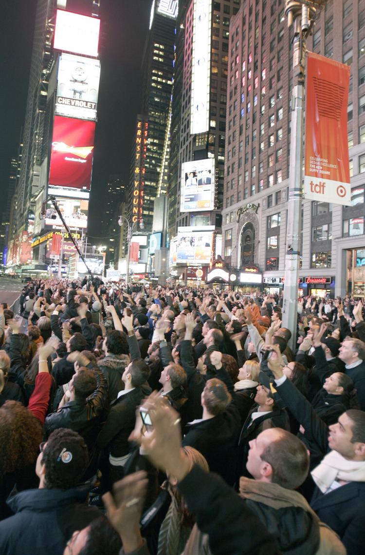 Excited viewers follow the election results on a screen at Times Square on Election Day. (Edward Dai/Epoch Times) Excited viewers follow the election results on a screen at Times Square on Election Day. (Edward Dai/Epoch Times)