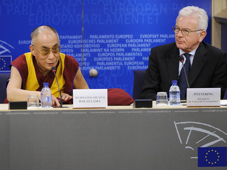 European Parliament President Hans-Gert Poettering (R) and exiled Tibetan spiritual leader Dalai Lama speak to the press at the EU Parliament in Brussels on December 4, 2008. (John Thys/AFP/Getty Images) European Parliament President Hans-Gert Poettering (R) and exiled Tibetan spiritual leader Dalai Lama speak to the press at the EU Parliament in Brussels on December 4, 2008. (John Thys/AFP/Getty Images)