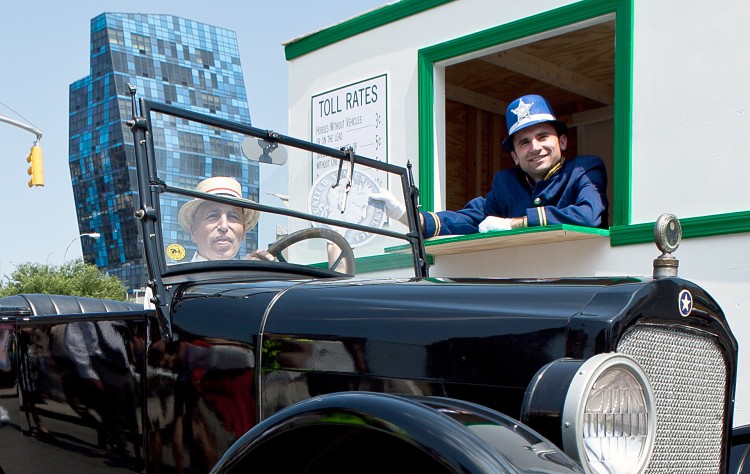 tollsBcar A 1924 Star Open Touring Car, owned by Antique Automobile Association of Brooklyn President Lenny Shiller, at a tollbooth set up on the Williamsburg Bridge on July 19, 2011, the 100th anniversary of when East River bridge tolls became free. (Amal Chen/The Epoch Times)