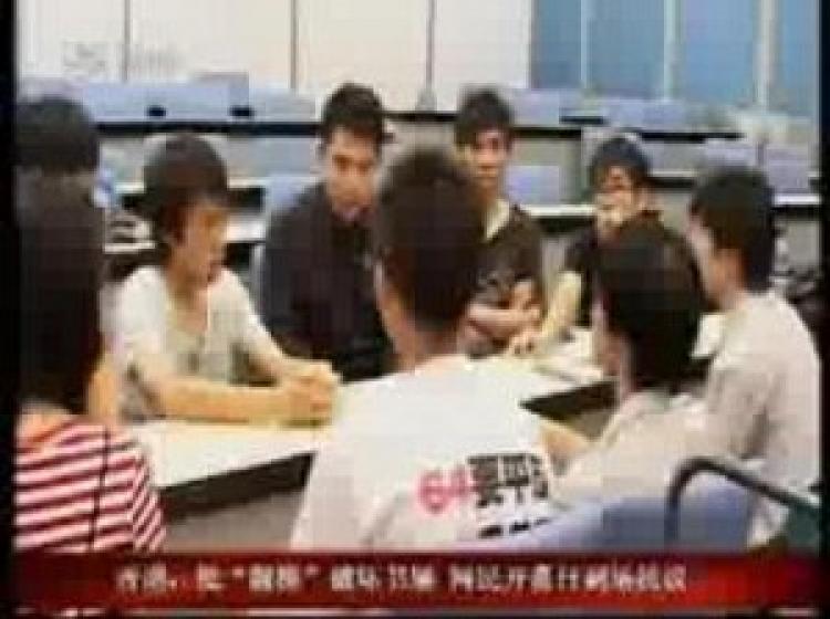 During a talk show broadcast by Shenzhen Satellite TV, a man is seen wearing a T-shirt with the words 'Vindicate June 4' on the back. (TV screenshot) During a talk show broadcast by Shenzhen Satellite TV, a man is seen wearing a T-shirt with the words 'Vindicate June 4' on the back. (TV screenshot)