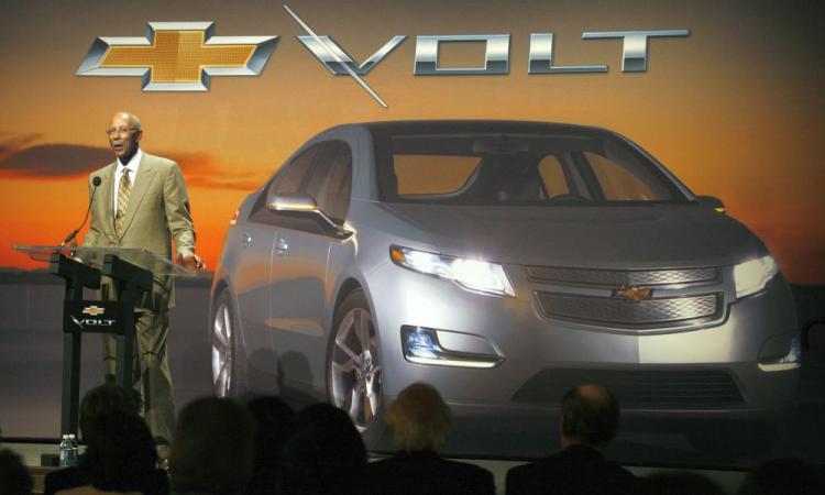 Detroit Mayor Dave Bing speaks at the General Motors Detroit Hamtramck Assembly Plant December 7, 2009 in Detroit, Michigan. GM announced that they will invest $336 million to build the new Chevrolet Volt extended range electric vehicle at the plant.  (Bill Pugliano/Getty Images)