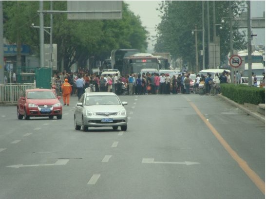 Petitioners block the road. (Internet Archive) Epoch Times Photo