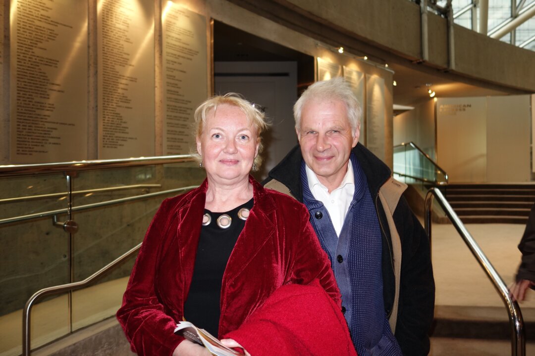 Ella Bennett and Robert Zajabt at the Shen Yun Symphony Orchestra performance at the Roy Thomson Hall in Toronto on Oct. 3, 2015. (Matthew Little/Epoch Times)