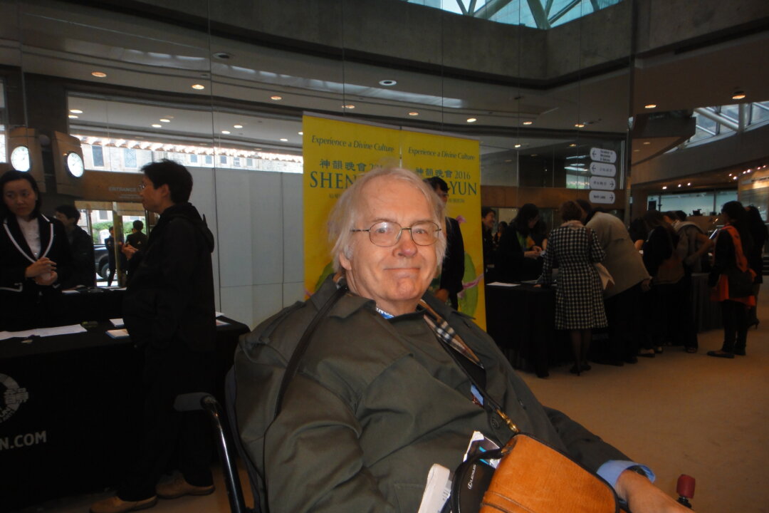 Award-winning reporter Adu Raudkivi thoroughly enjoyed the Shen Yun Symphony Orchestra's performance at Roy Thomson Hall in Toronto on Oct. 3, 2015. (Dongyu Teng/Epoch Times)