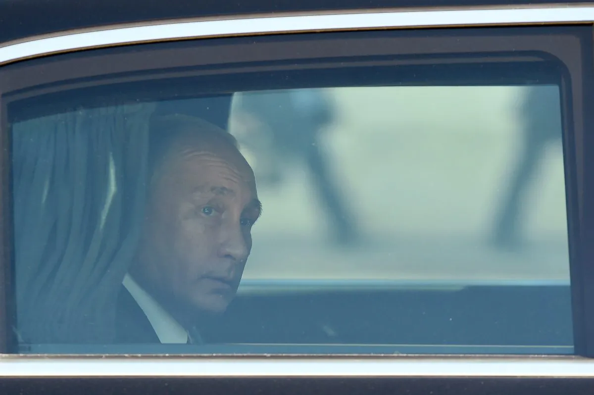 Russian President Vladimir Putin arrives at the Elysee Palace in Paris, on October 2, 2015. (STEPHANE DE SAKUTIN/AFP/Getty Images)