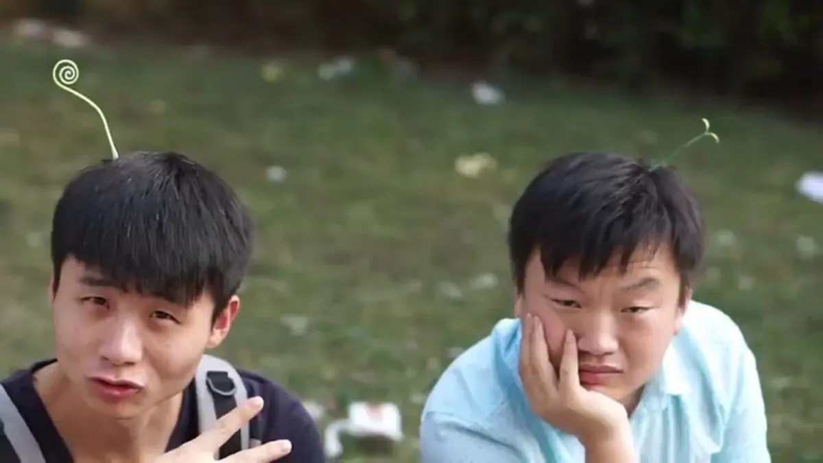 Men sport China's latest fashion trend of "weeds that grow on head," in a video from Chinese news outlet Peng Pai. The deeper Chinese meaning of the weeds connotes walking, unkept grave mounds. (Screenshot from Peng Pai)
