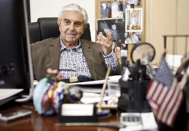 Sheldon Kravits at his Gramercy office in 2013. (Samira Bouaou/The Epoch Times)