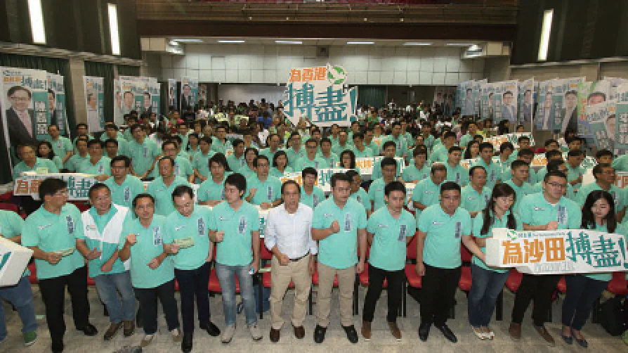 The Democratic Party holds a pledging ceremony for the coming District Council Election on Oct. 2, 2015. (Epoch Times)