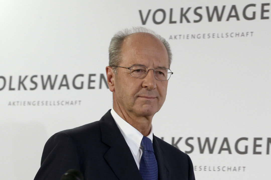 VW CEO: Emissions Fixes Could Take Until End of Next Year | The Epoch Times