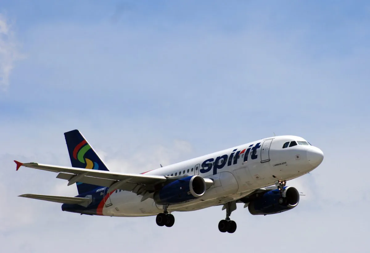 A Spirit Airlines plane approaches Chicago O'Hare International Airport in June 2015. (Bill Montgomery/Houston Chronicle via AP)