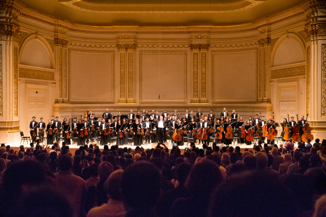 Shen Yun Symphony Orchestra’s concert at New York's Carnegie Hall on Saturday, Oct. 10, 2015. (Larry Dye/Epoch Times)