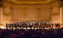 Model Feels ‘China’s Soul’ in Shen Yun Orchestra’s Performance