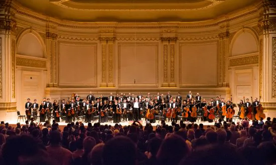 Model Feels ‘China’s Soul’ in Shen Yun Orchestra’s Performance