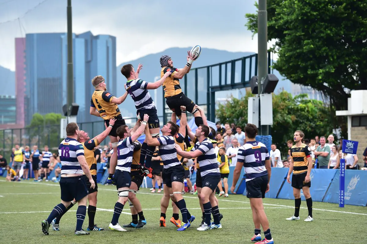 Borelli Walsh USRC Tigers win this lineout against Natixis Hong Kong Football Club on the 2015 Premiership opening day, Super Saturday match at Kings Park on Saturday Oct 3. (Bill Cox/Epoch Times)
