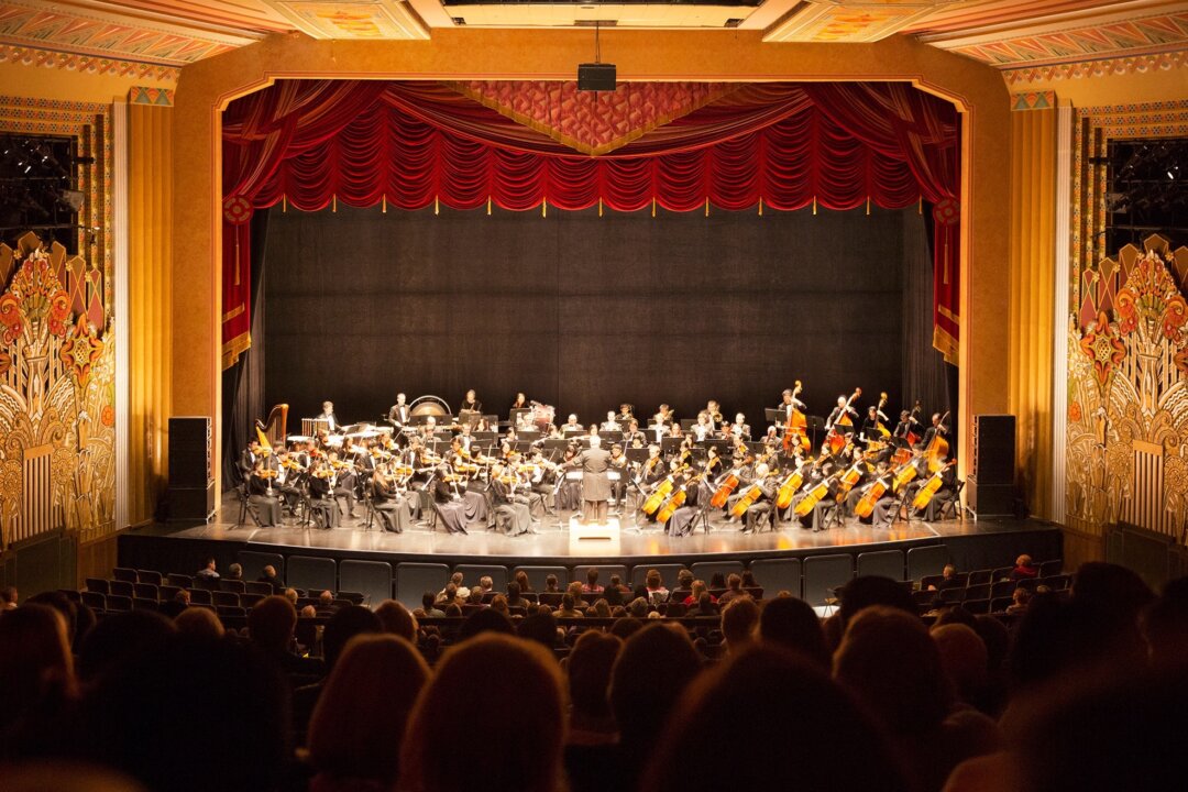 Shen Yun Symphony Orchestra’s concert at the Flynn Center For The Performing Arts in Burlington, Vt. on Oct. 4, 2015. (Evan Ning/Epoch Times)