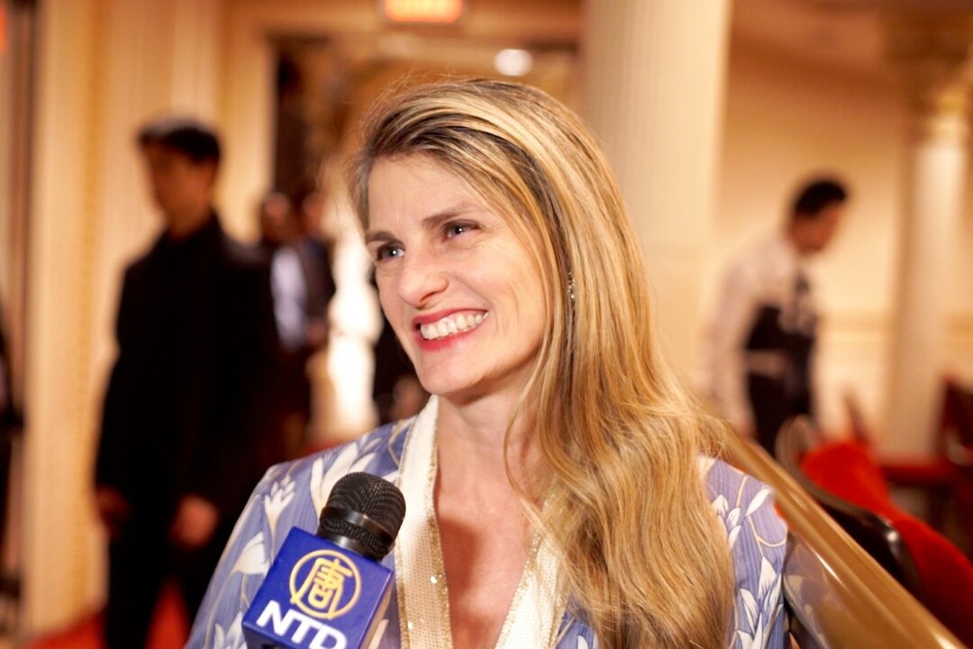 Three-time Tony Award winning producer Bonnie Comley enjoys Shen Yun Symphony Orchestra's concert at Carnegie Hall, on Oct. 10, 2015.