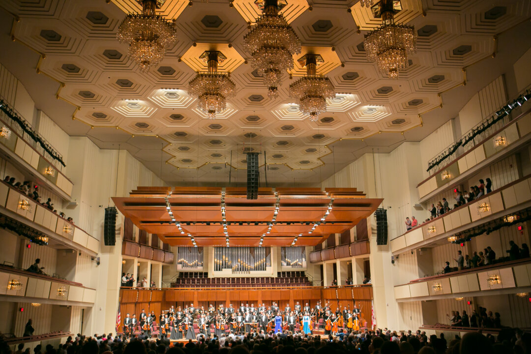 Shen Yun Symphony Orchestra's concert at the John F. Kennedy Center for the Performing Arts on Oct. 11, 2015. (Epoch Times)