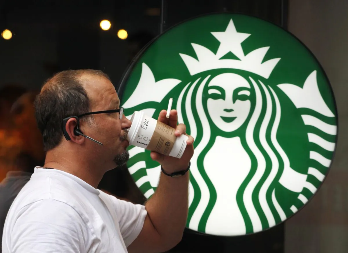 Starbucks in New York (AP Photo/Mark Lennihan, File)