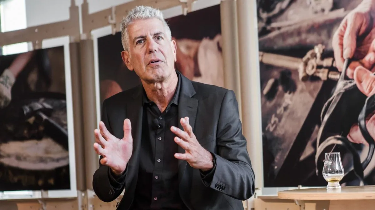 Host of CNN’s “Parts
Unknown” and chef
Anthony Bourdain at
the launch of his traveling
exhibit, “Raw Craft,” at
the Hudson Mercantile
in midtown Manhattan. (Samira Bouaou/Epoch Times)