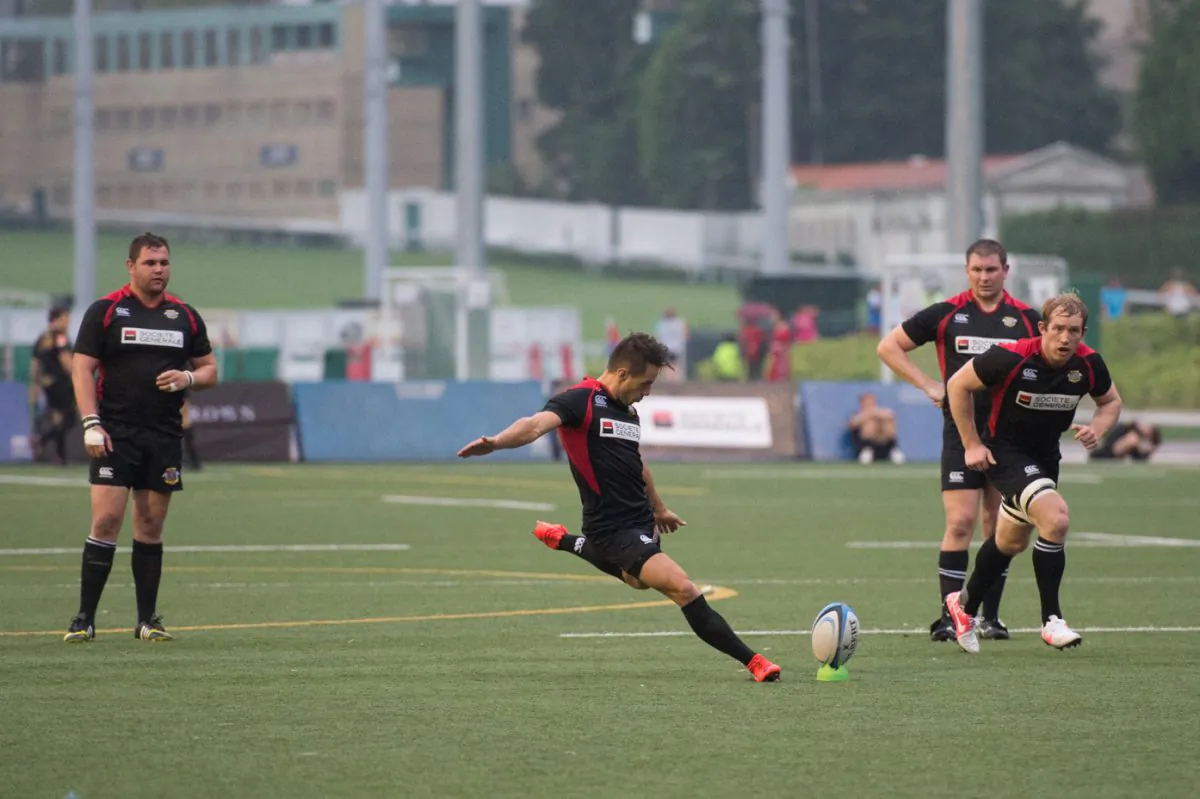 Reece Hamon of Societe Generale Valley kicks for goal during their HKRFU Premiership match with Borrelli Walsh USRC Tigers at Happy Valley on Saturday Oct 10, 2015. Valley won the encounter 23-13. (Bill Cox/Epoch Times)