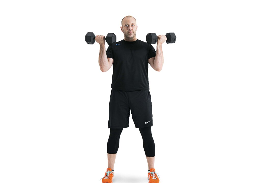 Dumbbell shoulder matrix movement 6. (Benjamin Chasteen/Epoch Times)