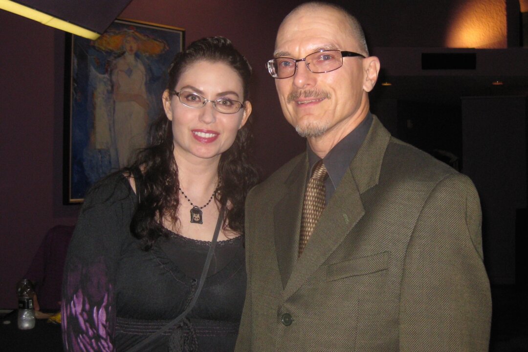 Rebecca with Jeffrey Conn attends the Shen Yun Orchestra's concert, at Sarasota’s Van Wezel Performing Arts Hall, on Oct. 13, 2015. (Qingqing Ai Lan/Epoch Times)