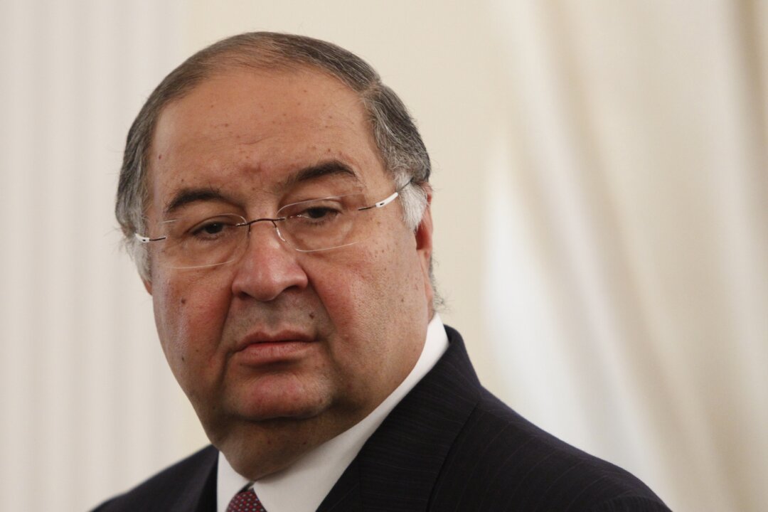 Cover image for EU Removes 2 Russian Oligarchs From Sanctions List
