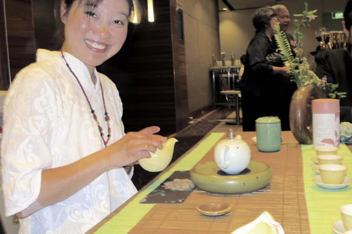 A warm reception at the tea ceremony tables for all at the beginning and end of the evening at Brisbane's Hilton. (Epoch Times)