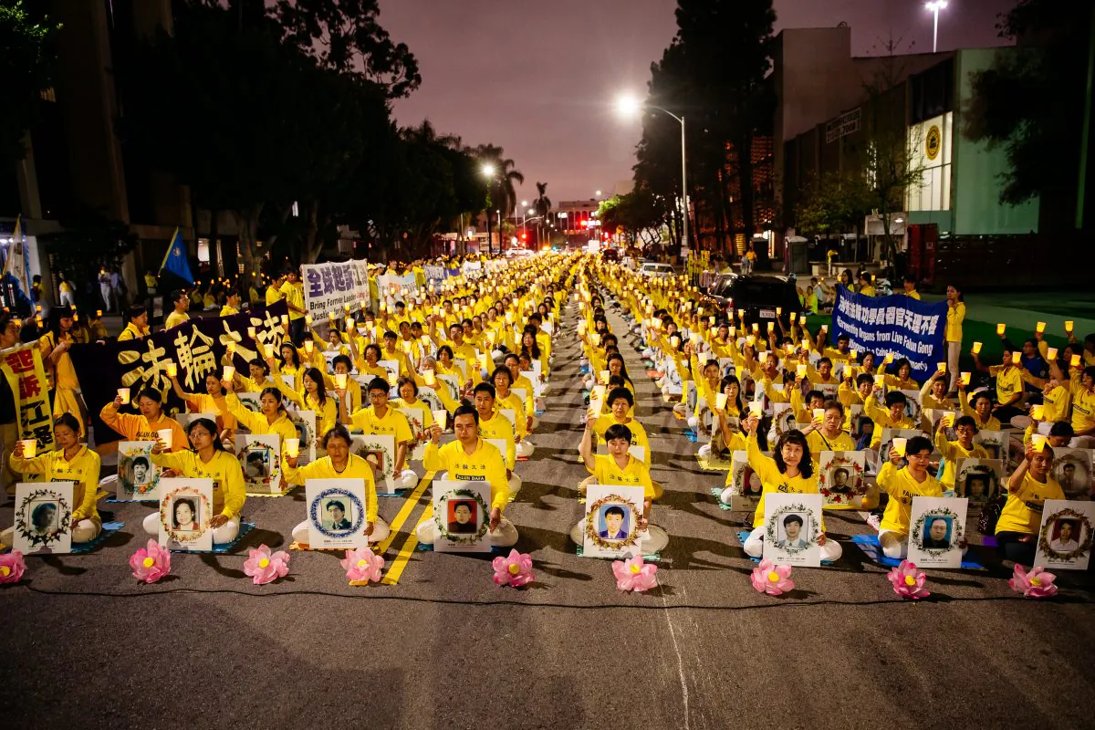 Over a thousand Falun Gong practitioners from around the world hold a candlelight vigil outside the Chinese Consulate-General in Los Angeles on Oct. 15. (Larry Dai/Epoch Times)