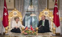 EU, Turkey Seek Better Relations at Emergency Refugee Summit