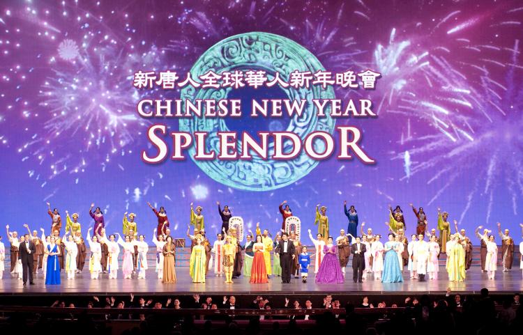 The Shen Yun Performing Arts curtain call at Radio City Music Hall in New York City on Feb. 13, 2010. (Dai Bing/The Epoch Times) The Shen Yun Performing Arts curtain call at Radio City Music Hall in New York City on Feb. 13, 2010. (Dai Bing/The Epoch Times)