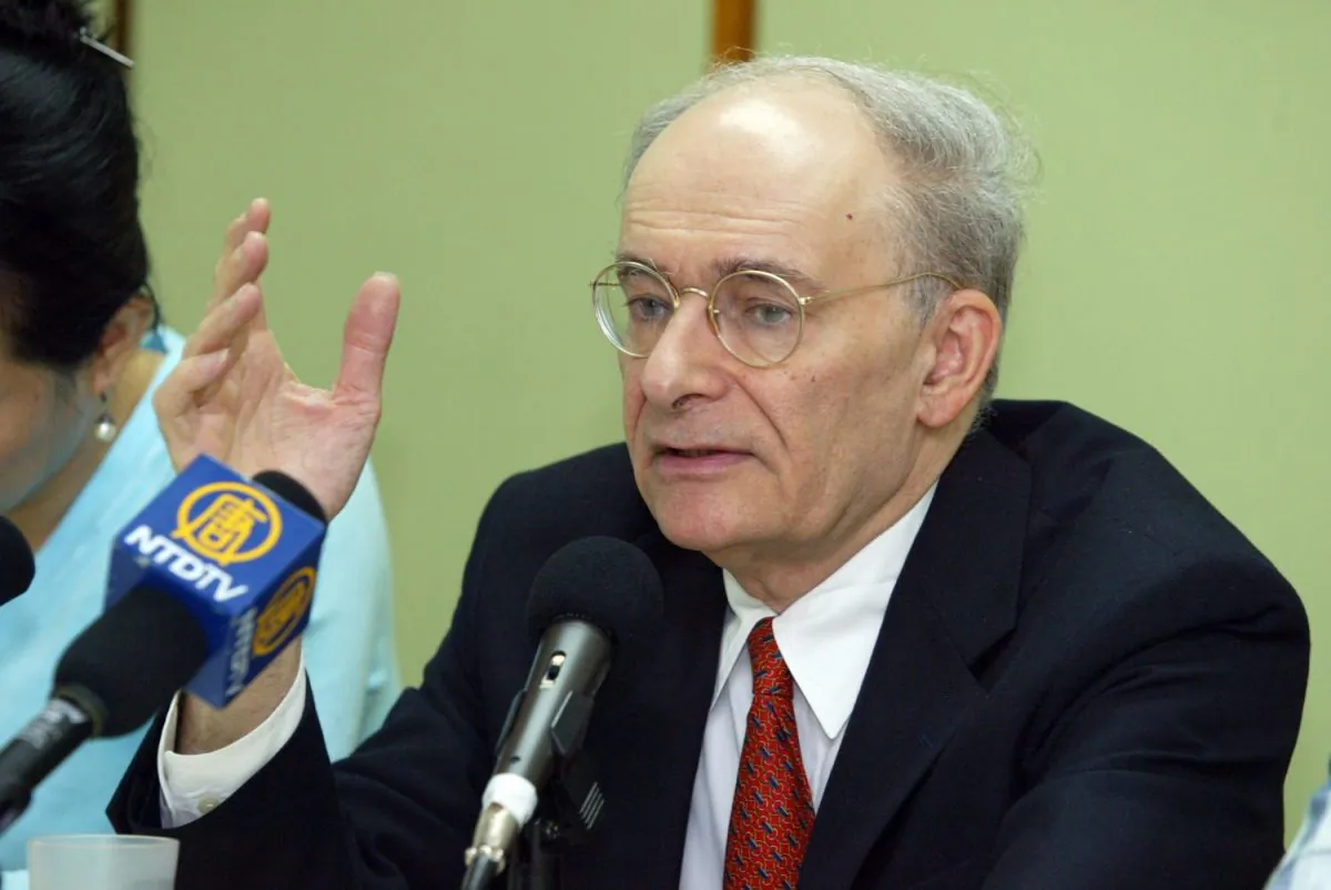 David Matas accepting interview from NTDTV. (Wu Lianyou/Epoch Times)