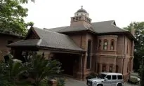 Pistorius at Uncle’s Mansion After Being Released From Jail