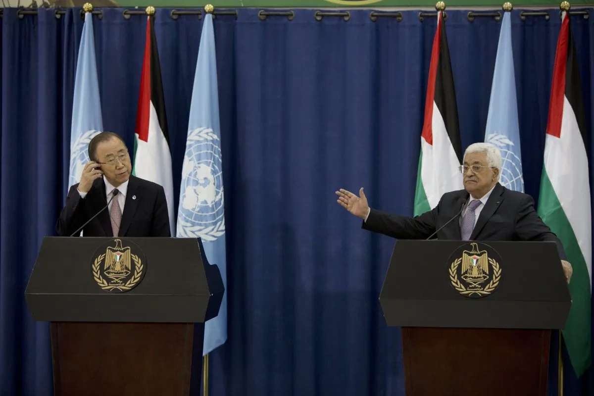 U.N. Secretary General Ban Ki-moon (L) and Palestinian Authority President Mahmoud Abbas hold a press conference in the West Bank city of Ramallah, Wednesday, Oct. 21, 2015. (AP Photo/Majdi Mohammed)