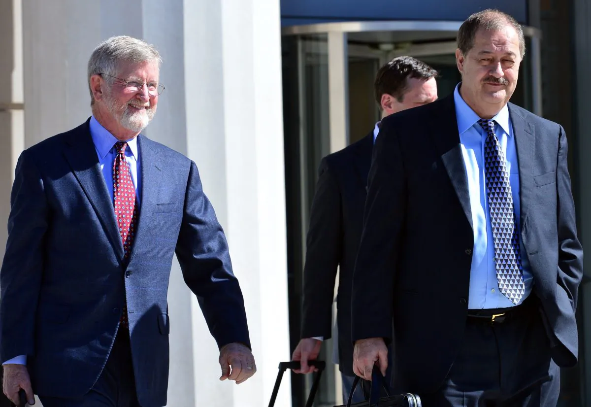 Don Blankenship (R) and his attorney Bill Taylor leave the Robert C. Byrd U.S. Courthouse in Charleston, W.Va., during a break, on Oct. 15, 2015. Blankenship is charged with conspiring to break mine safety laws and lying to financial regulators about safety at a West Virginia mine, which exploded in 2010, killing 29 men. (Tom Hindman/Charleston Gazette Mail via AP)