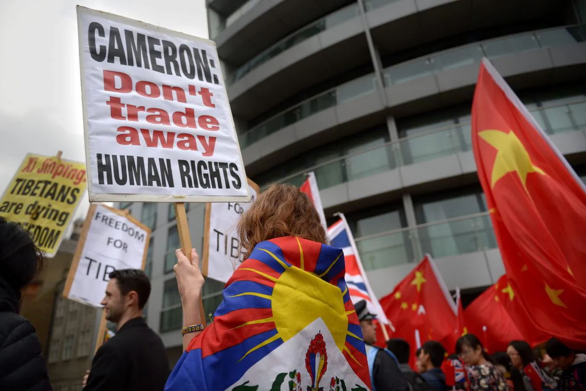 Demonstrators hold placards as Chinese President Xi Jinping and Prince Andrew, Duke of York visit Inmarsat on October 22nd, 2015 in London, England (Anthony Devlin - WPA Pool/Getty Images)