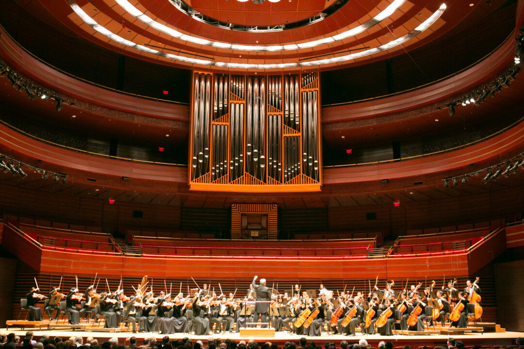 Shen Yun Symphony Orchestra's concert at Philadelphia's Verizon Hall at the Kimmel Center, on Oct. 25, 2015. (Lisa Fan/Epoch Times) 
