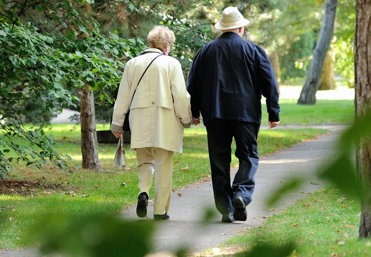An elderly couple walks in le Touquet, northern France, on September 8 ,2013.   AFP PHOTO / PHILIPPE HUGUEN        (Photo credit should read PHILIPPE HUGUEN/AFP/Getty Images)