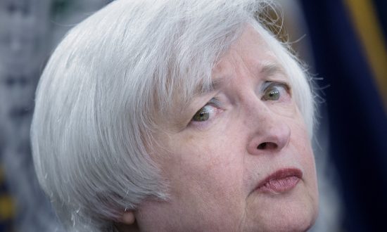 No Fed Rate Hike Likely yet as It Monitors Global Pressures