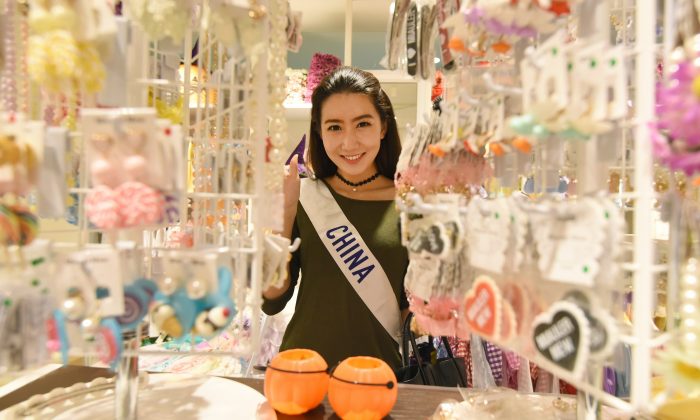Miss China visits the Shibuya 109 shopping mall in Tokyo on October 23, 2015. (TORU YAMANAKA/AFP/Getty Images)