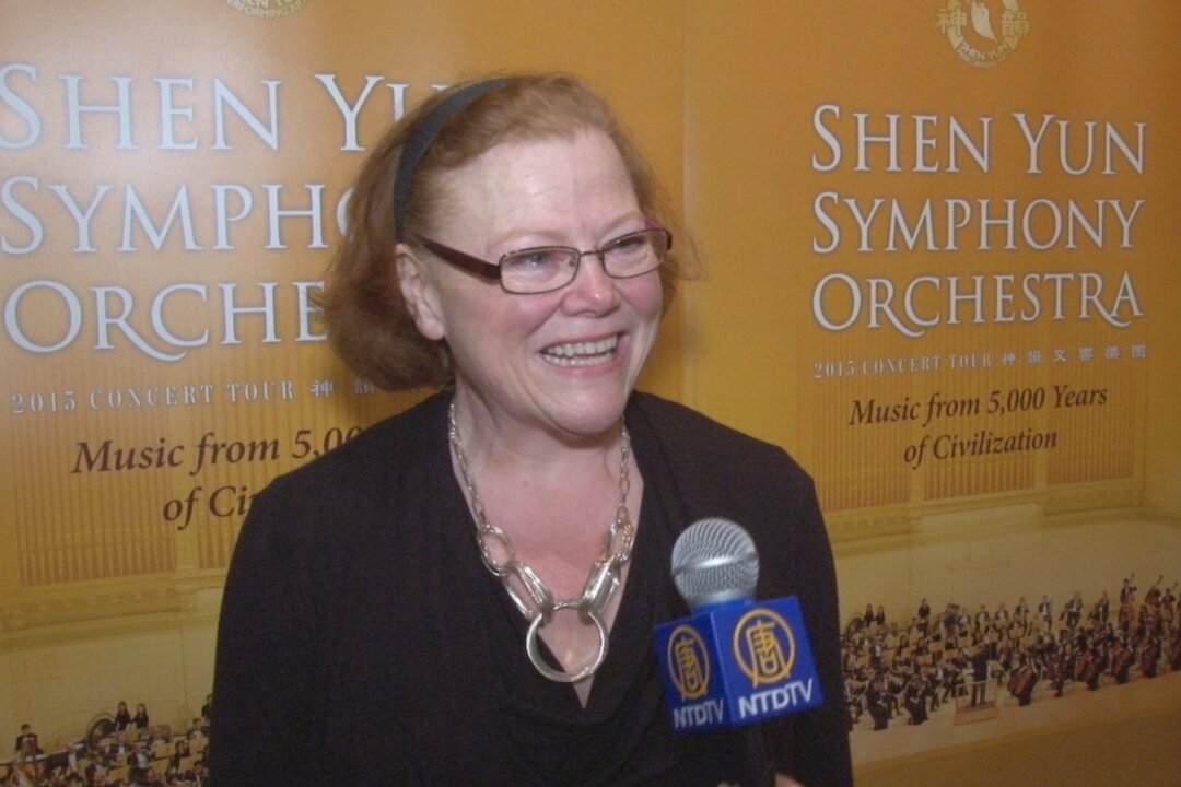Musician Dana Ballard and her students were delighted with Shen Yun Symphony Orchestra's concert at the Woodruff Arts Center on Tuesday evening, Oct. 27, 2015. (Courtesy of NTD Television) 
