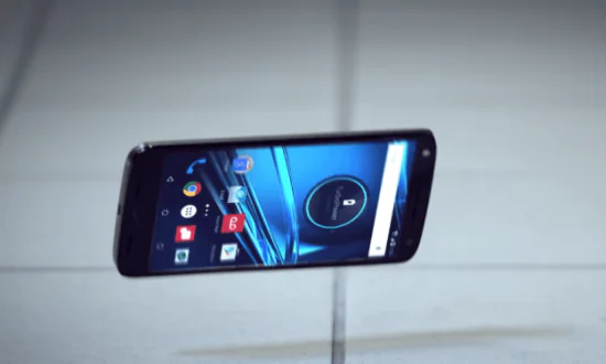 How Motorola Made an Unbreakable Smartphone Display