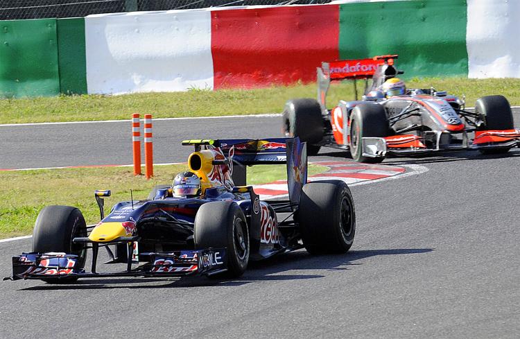 Sebastian Vettel (R) leads Lewis Hamilton (R) during the 2009 Formula 1 Japanese Grand Prix at Suzuka. (Yoshikazu Tsuno/AFP/Getty Images) Sebastian Vettel (R) leads Lewis Hamilton (R) during the 2009 Formula 1 Japanese Grand Prix at Suzuka. (Yoshikazu Tsuno/AFP/Getty Images)