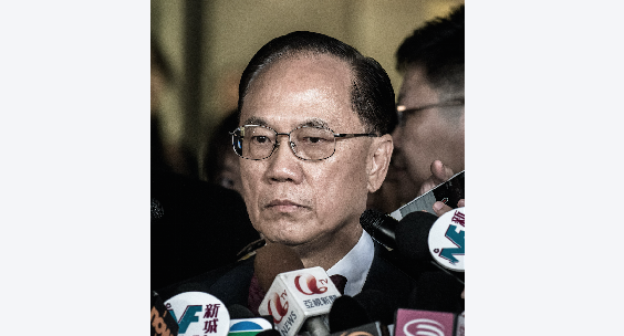 Hong Kong’s former Chief Executive Donald Tsang addresses the media outside the Eastern Court in Hong Kong on Oct 5.
(Philippe Lopez/Getty Images)