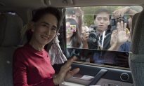 Burma Pro-Democracy Icon Suu Kyi Casts Her 1st-Ever Ballot